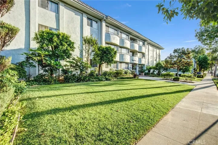 Property Photo:  972 E California 304  CA 91106 