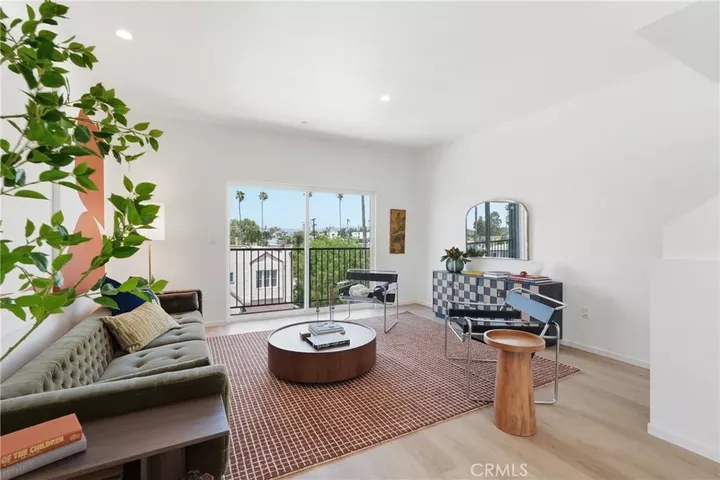 Property Photo:  1428 S Cloverdale Avenue  CA 90019 