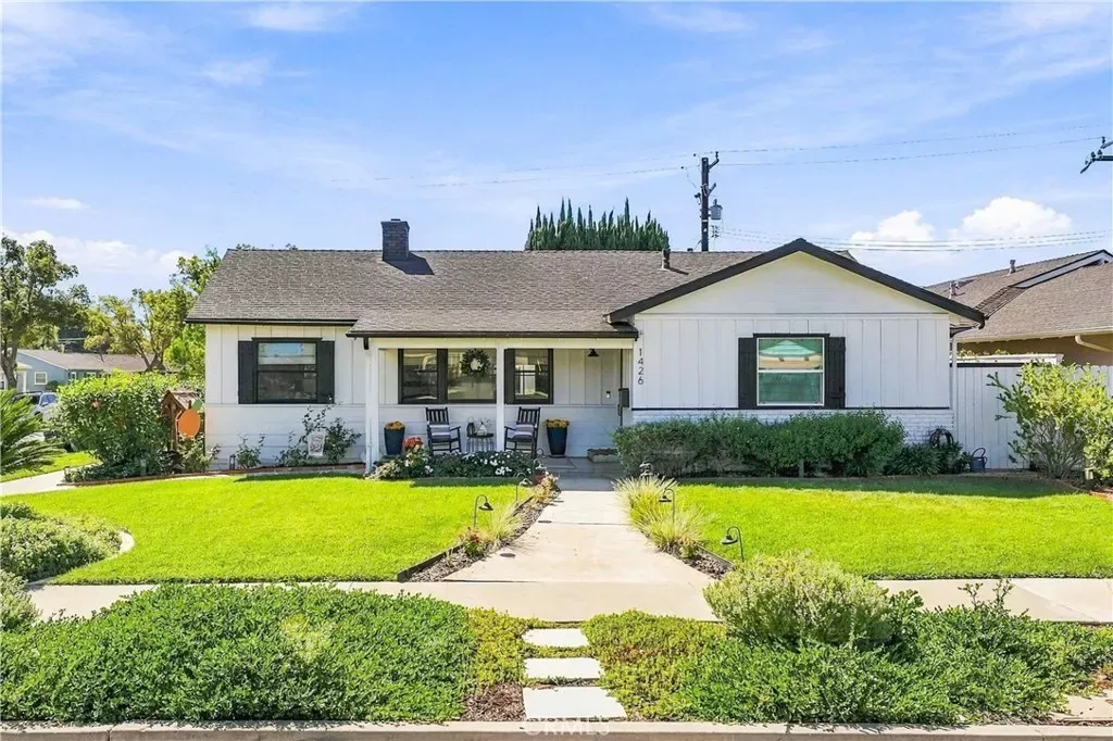 Property Photo:  1426 E Sycamore  CA 92866 
