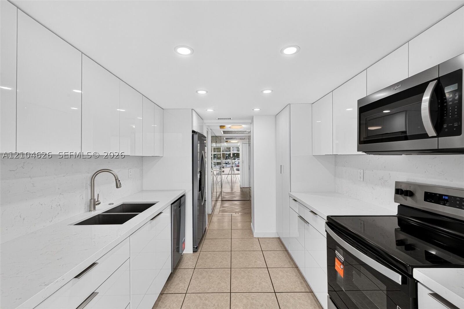 Property Photo: 2000 Atlantic Shores Blvd 120 FL 33009