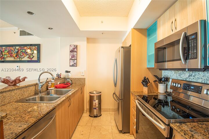 Property Photo:  17555 W Atlantic Blvd Uph6  FL 33160 