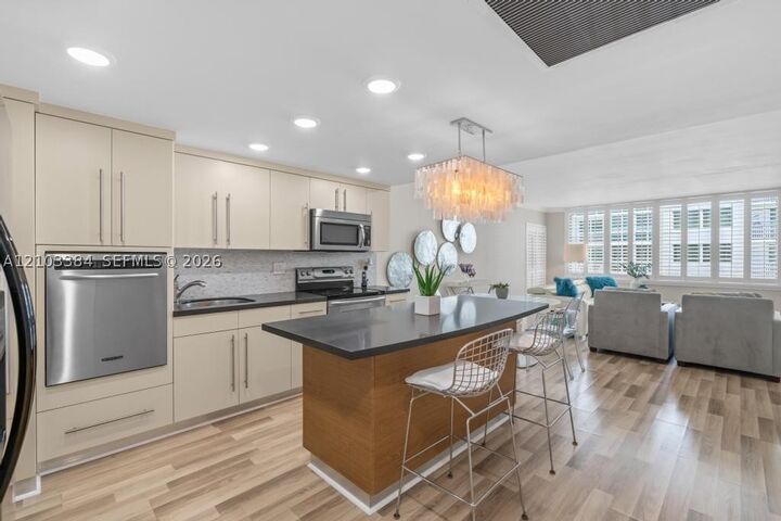 Property Photo:  5401 Collins Ave 343  FL 33140 