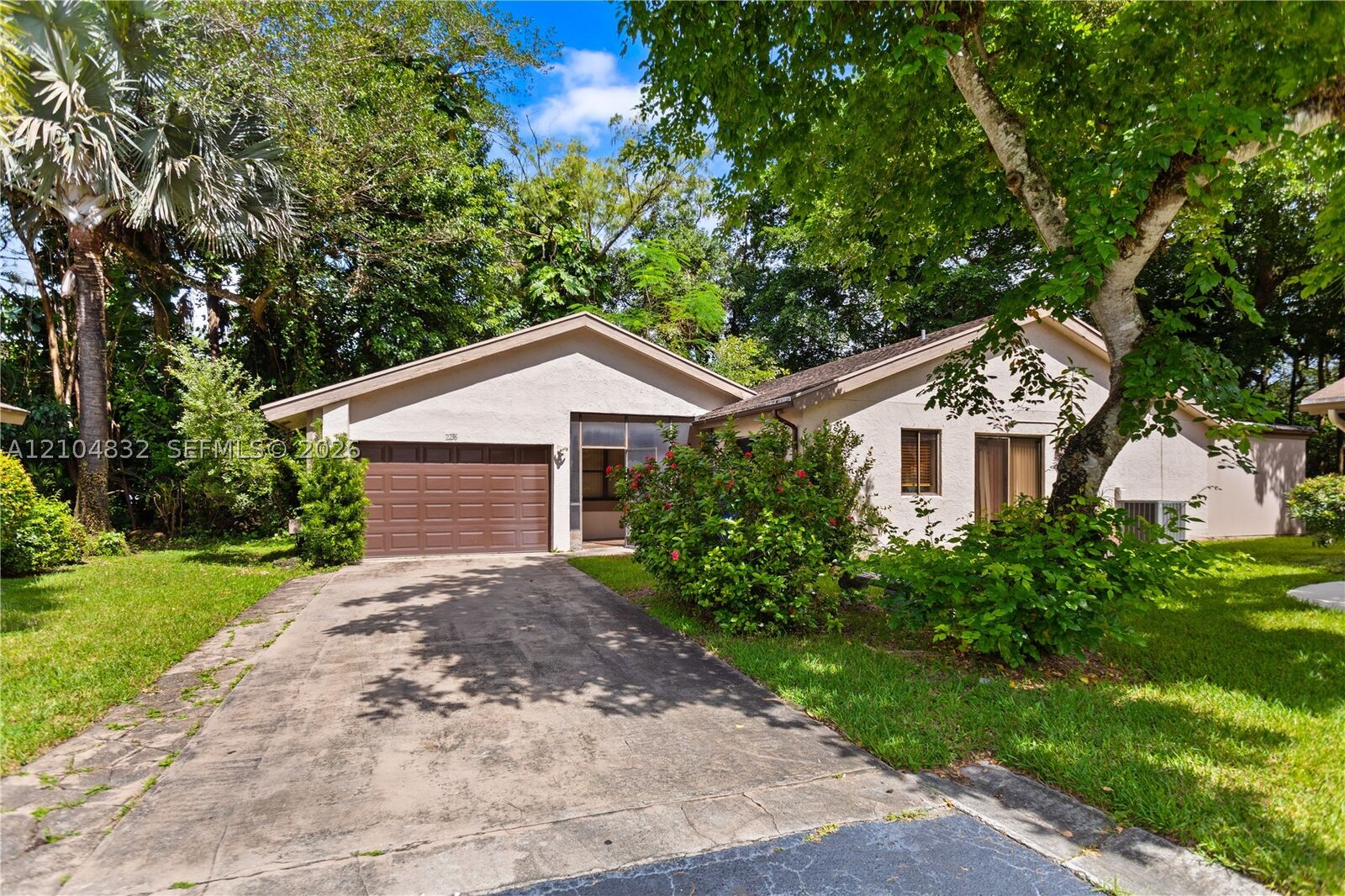 Property Photo: 2236 Seagrape Cir FL 33066