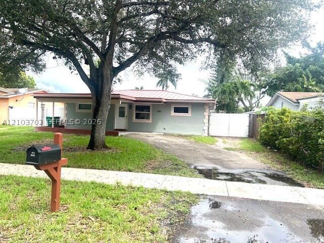 Property Photo: 4150 SW 56th Ter FL 33314