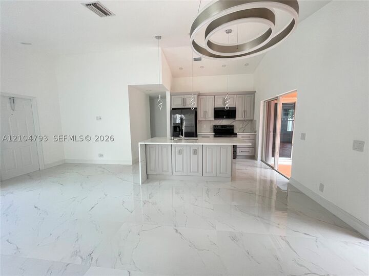 Property Photo:  816 Sand Creek Cir 816  FL 33327 