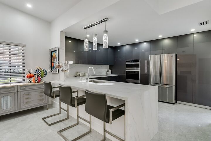 Property Photo:  21244 Harbor Way 211-21  FL 33180 