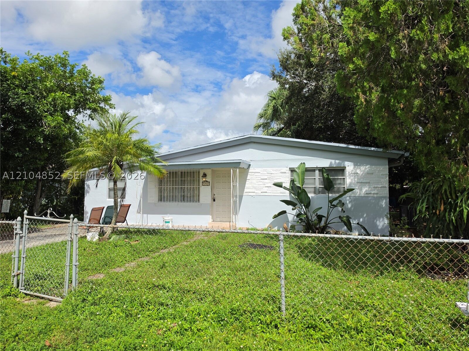 Property Photo: 5701 Raleigh St FL 33021