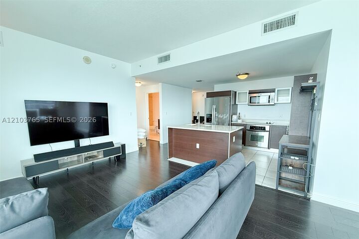 Property Photo: 1900 N Bayshore Dr 4211 FL 33132