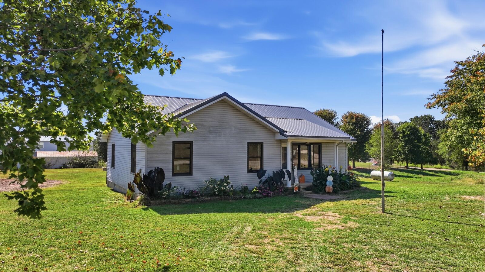 Property Photo: 305 Woolsey Street MO 65548