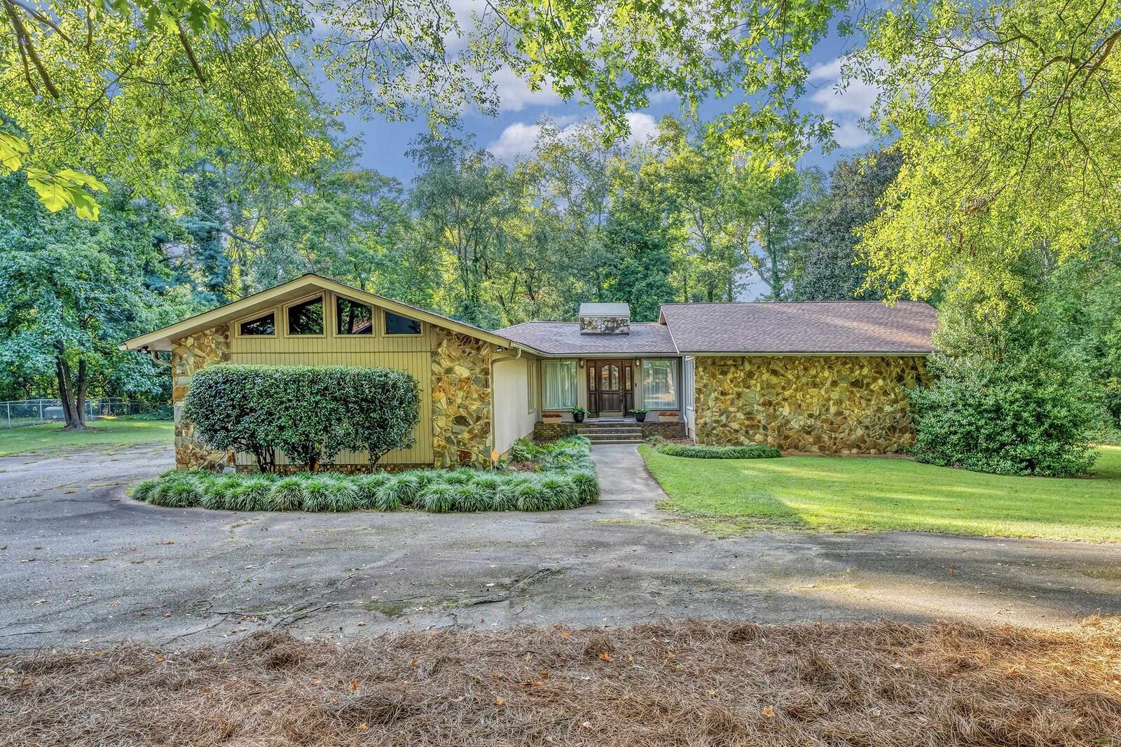 Property Photo:  307 Seven Oaks Lane  SC 29301 
