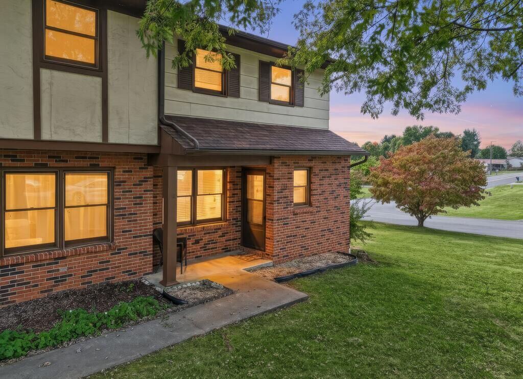 Property Photo: 121 Oakcrest Circle VA 24201