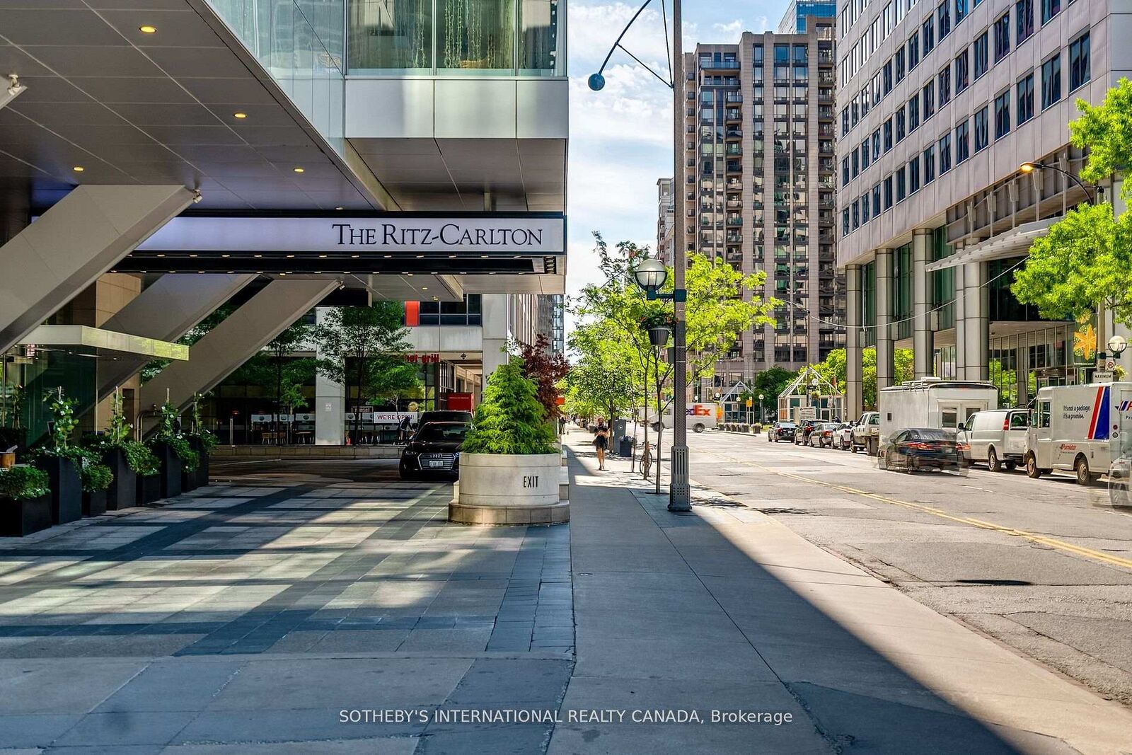 Property Photo: 183 Wellington Street W 2301 ON M5V 0A1