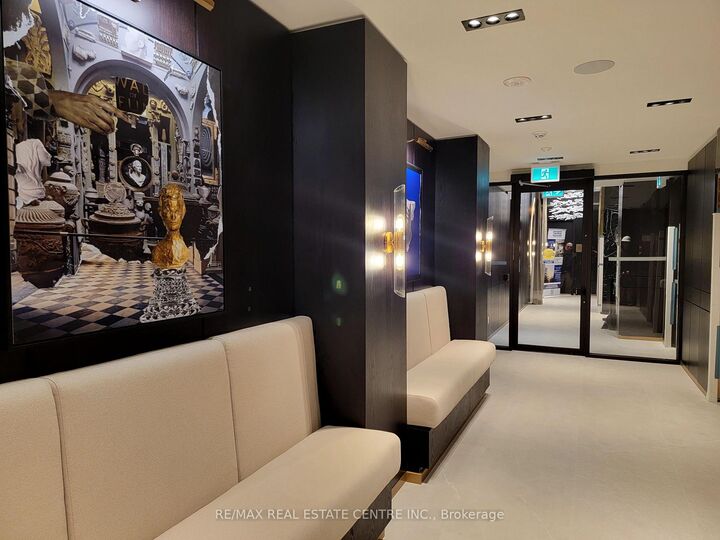 Property Photo:  771 Yonge Street 2107  ON M4W 0B8 