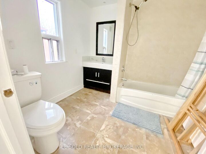 Property Photo: 271 Hallam Street 1 Bedroom ON M6H 2T7
