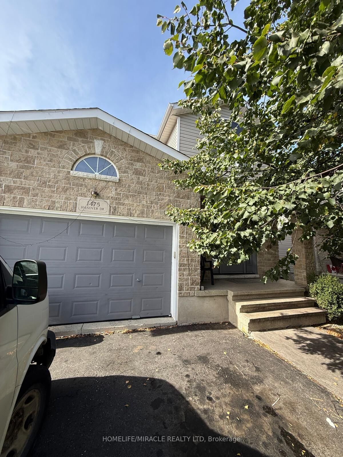 Property Photo: 1475 Hanover Drive ON K7P 0B9