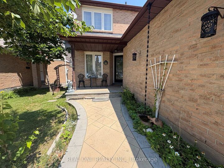 Property Photo:  3245 Cambourne Crescent  ON L5N 5G4 