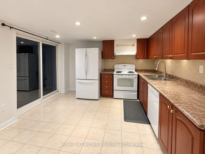 Property Photo: 23 Lark Crescent Walkout Basement ON L4S 2N1