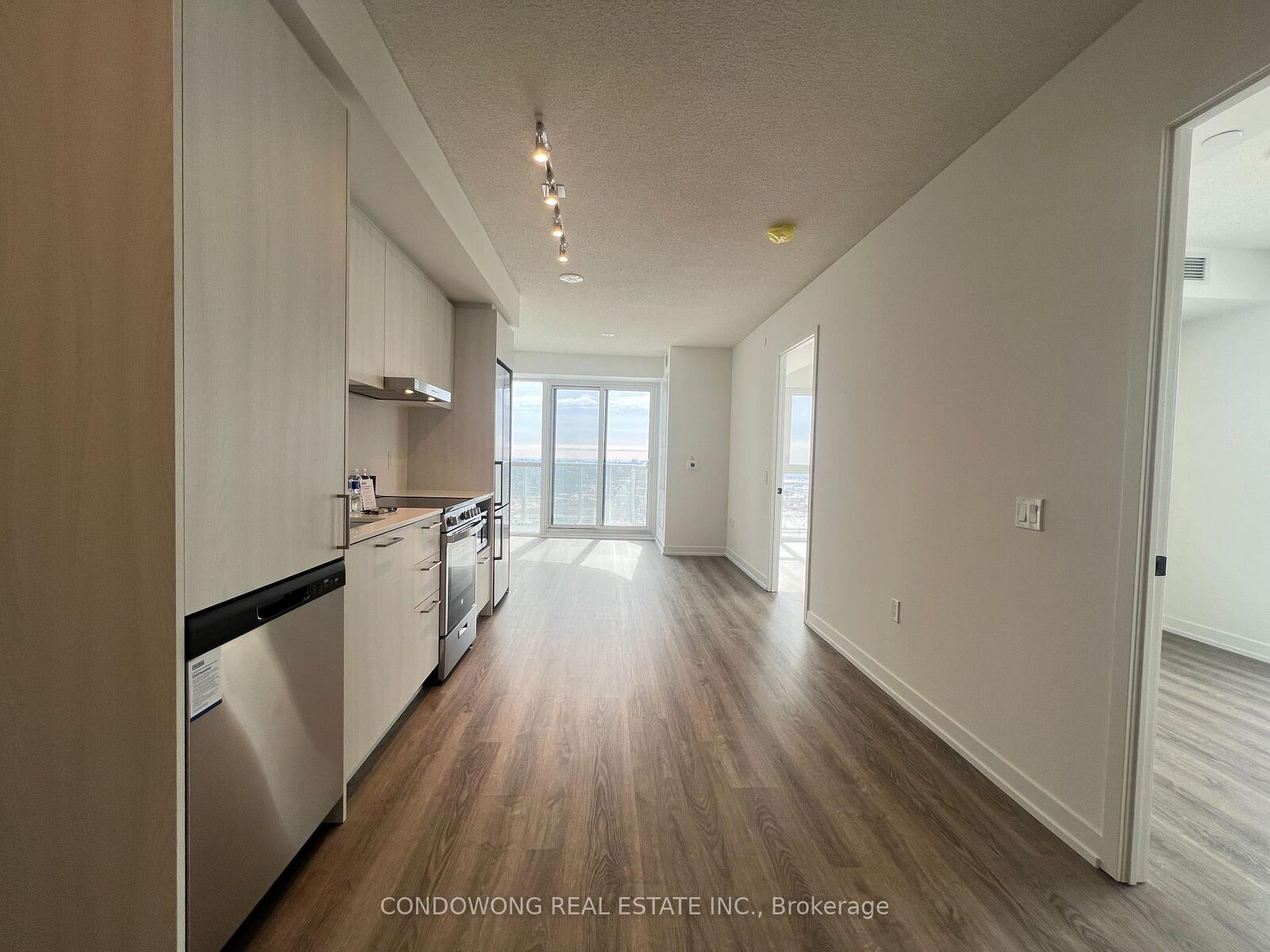 Photo de la propriété: 195 Commerce Street 4006 ON L4K 0P9