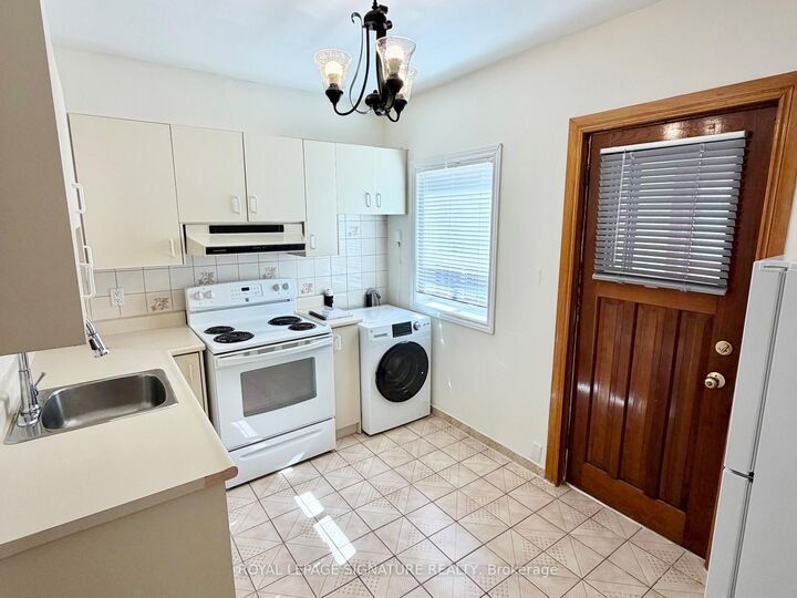 Property Photo:  455 B Danforth Avenue 2nd Flr  ON M4K 1P1 