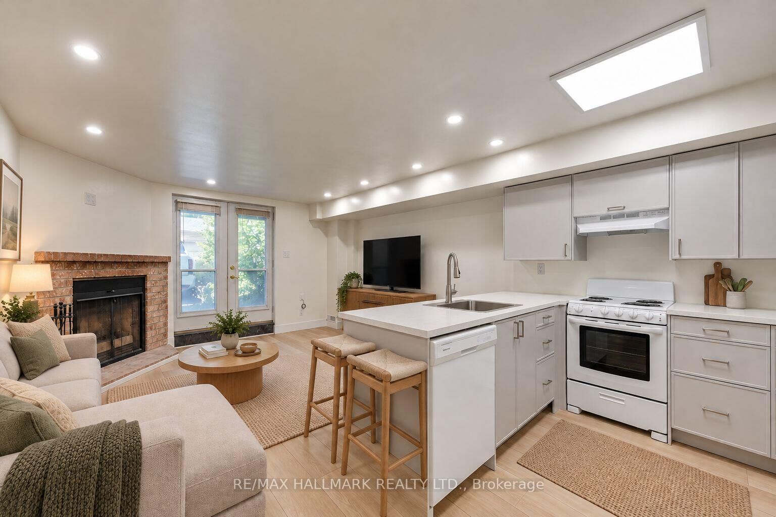 Property Photo: 8 Empire Avenue Lower Unit ON M4M 2L4