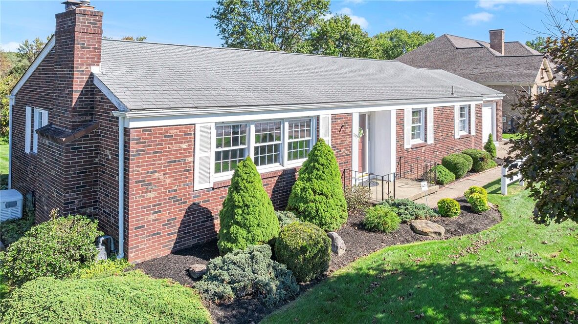 Property Photo: 115 Fairfield Dr PA 15066