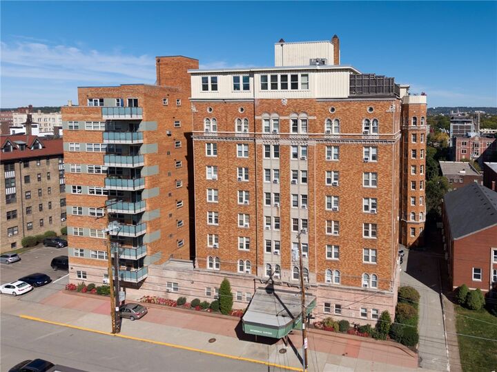 Property Photo: 144 N Dithridge St 207 PA 15213