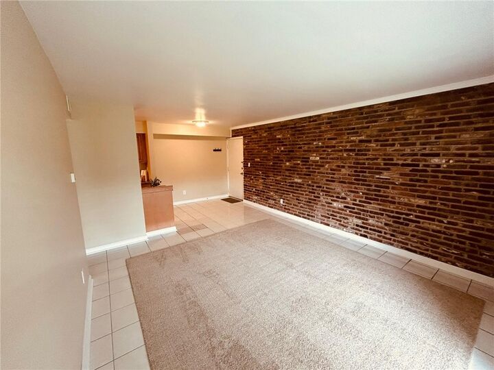 Property Photo: 930 Margarite Dr K PA 15216