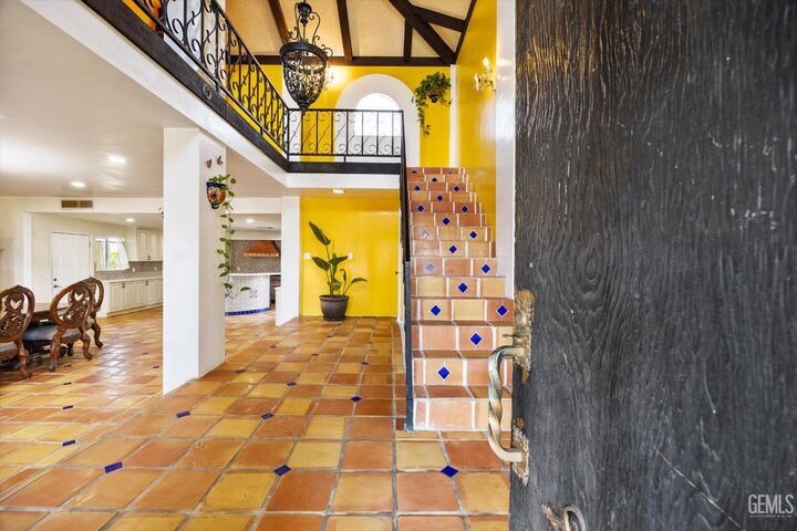 Property Photo: 552 Pepper Drive CA 93307