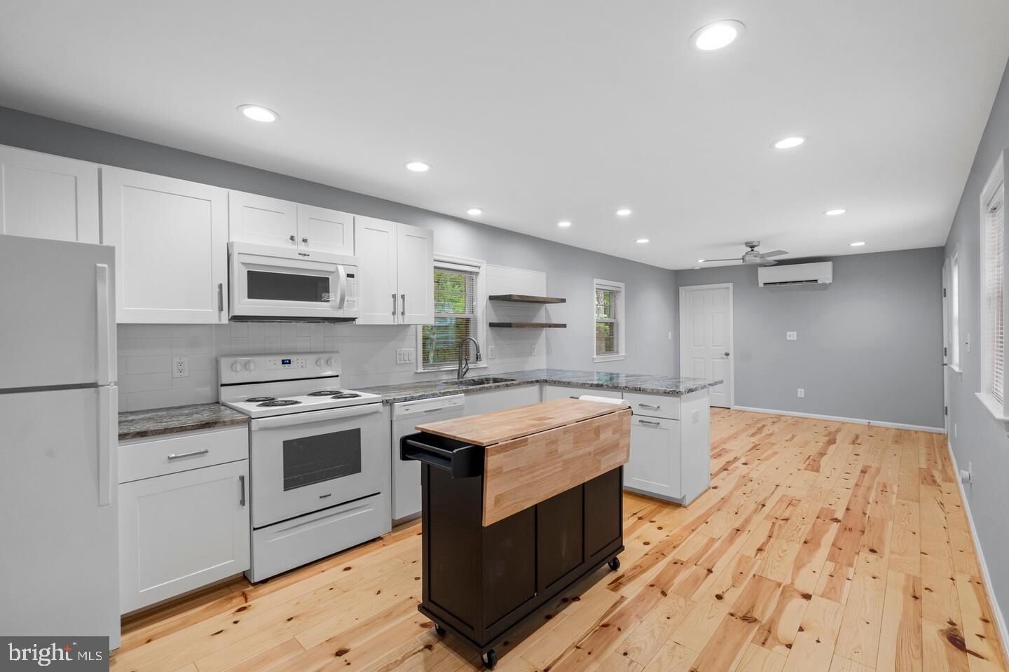 Property Photo: 44600 Tall Timbers Road Unit B MD 20690