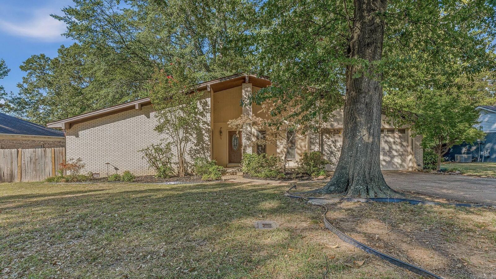 Property Photo:  2221 Indian Trails St.  AR 72401 