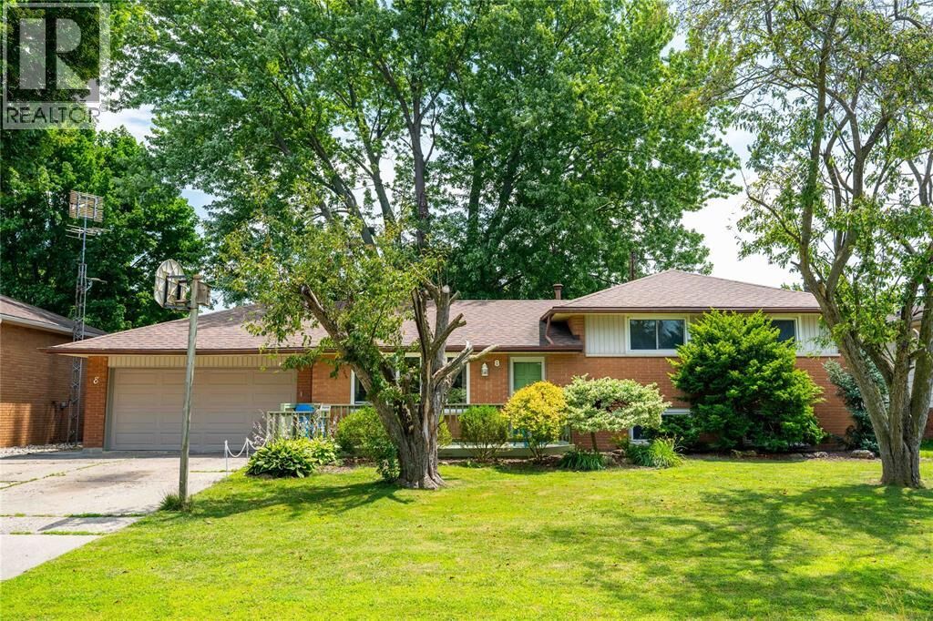 Property Photo:  8 Parry Drive  ON N7L 2H8 
