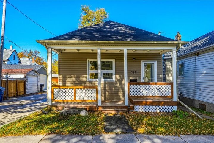 Property Photo:  529 Walker Avenue  MB R3L 1C2 