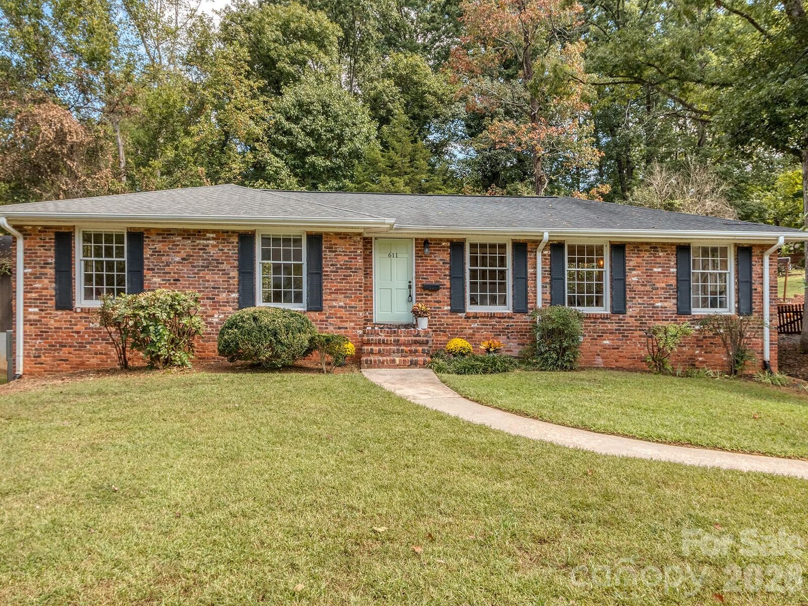 Property Photo:  611 Reynolds Drive  NC 28209 