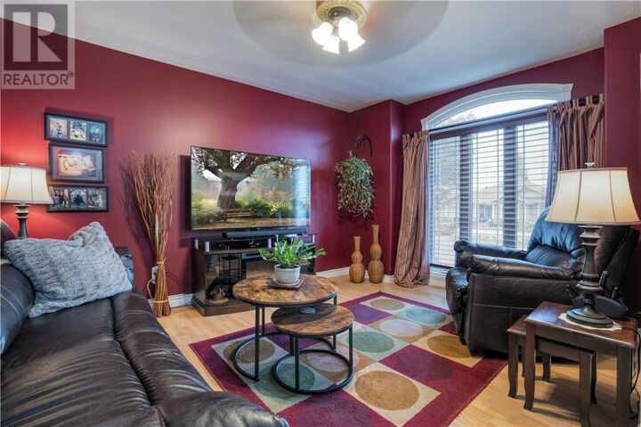 Property Photo:  6 Ashgrove  ON P3L 1W4 