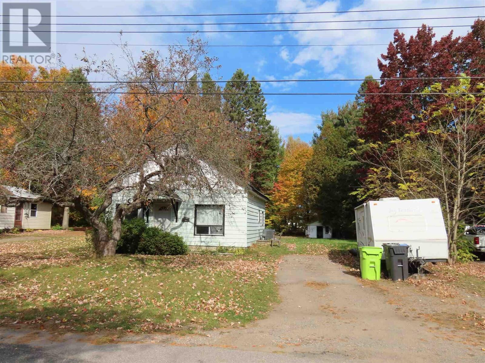 Property Photo:  30 Melville Rd  ON P6A 5J3 