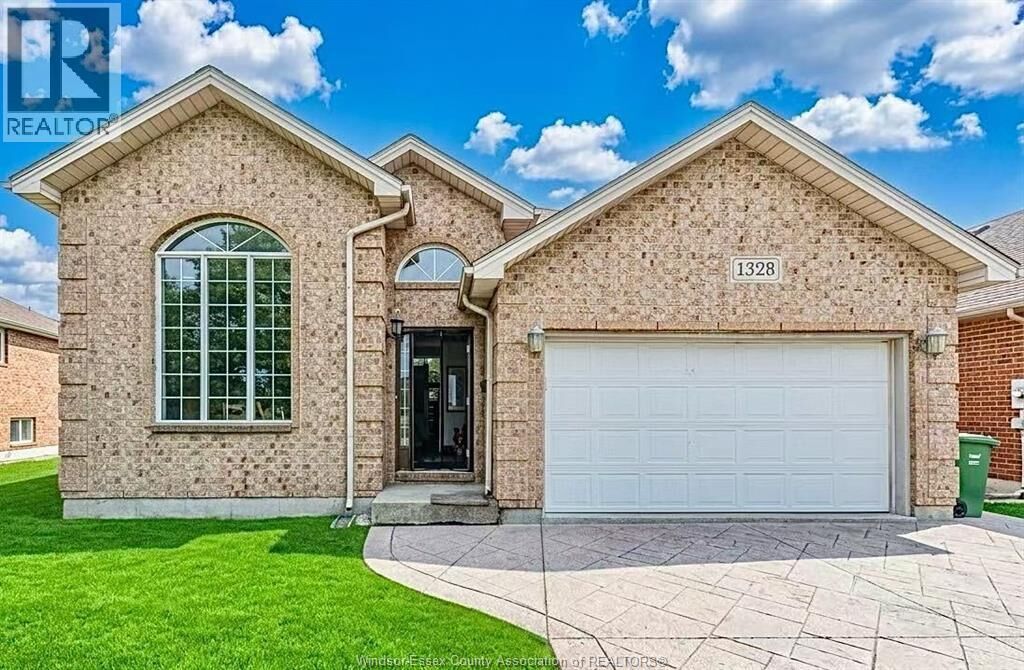 Property Photo:  1328 Imperial Crescent  ON N9G 2T5 