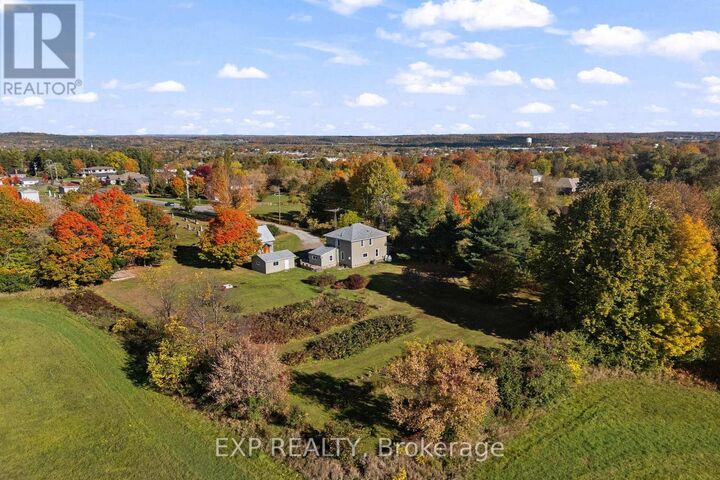 Property Photo:  156 Margaret Street  ON K7V 3Z9 
