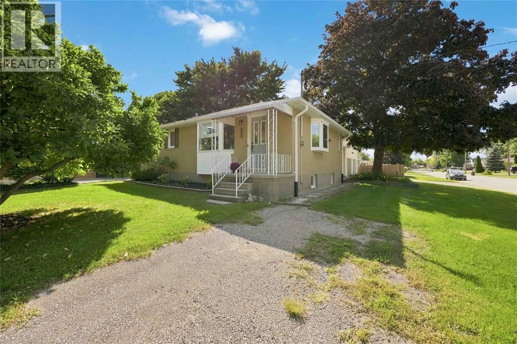 Property Photo:  453 Bentinck Street  ON N0N 1G0 