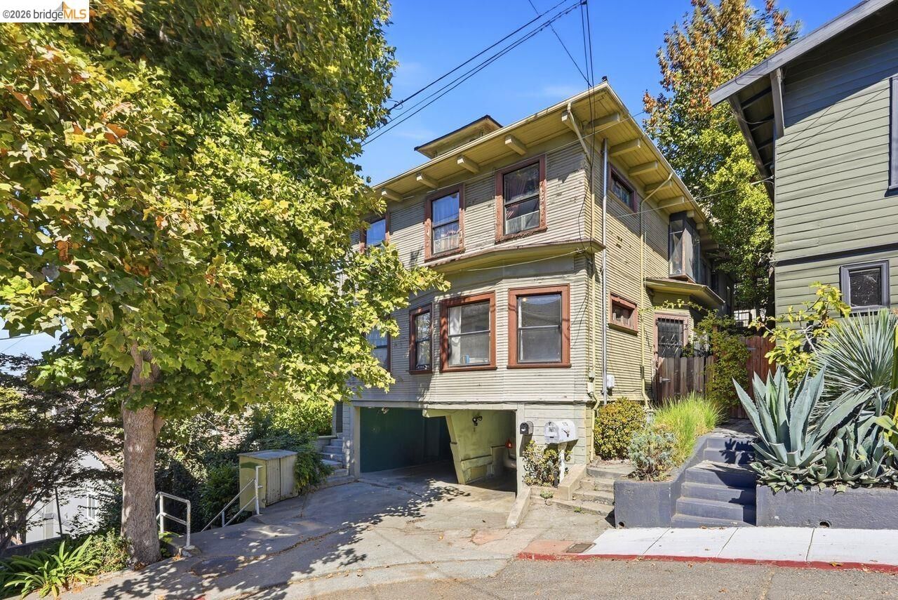 Property Photo: 170 Vernon Ter CA 94610