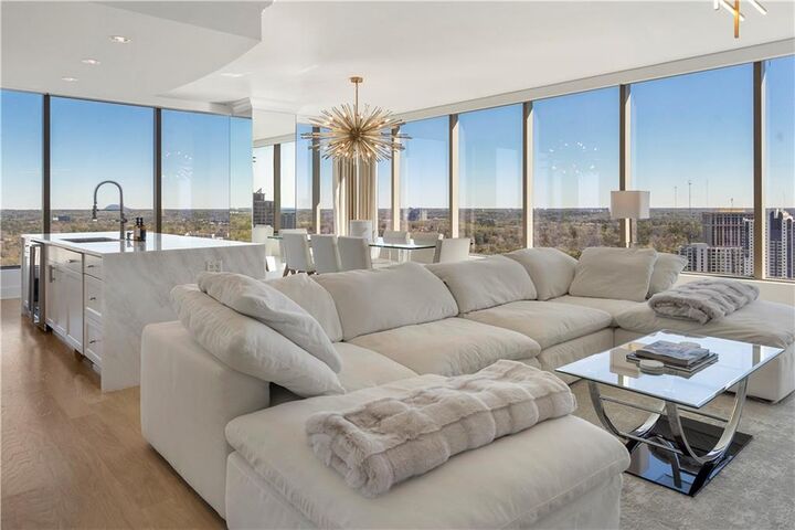Property Photo:  3630 Peachtree NE 2204  GA 30326 
