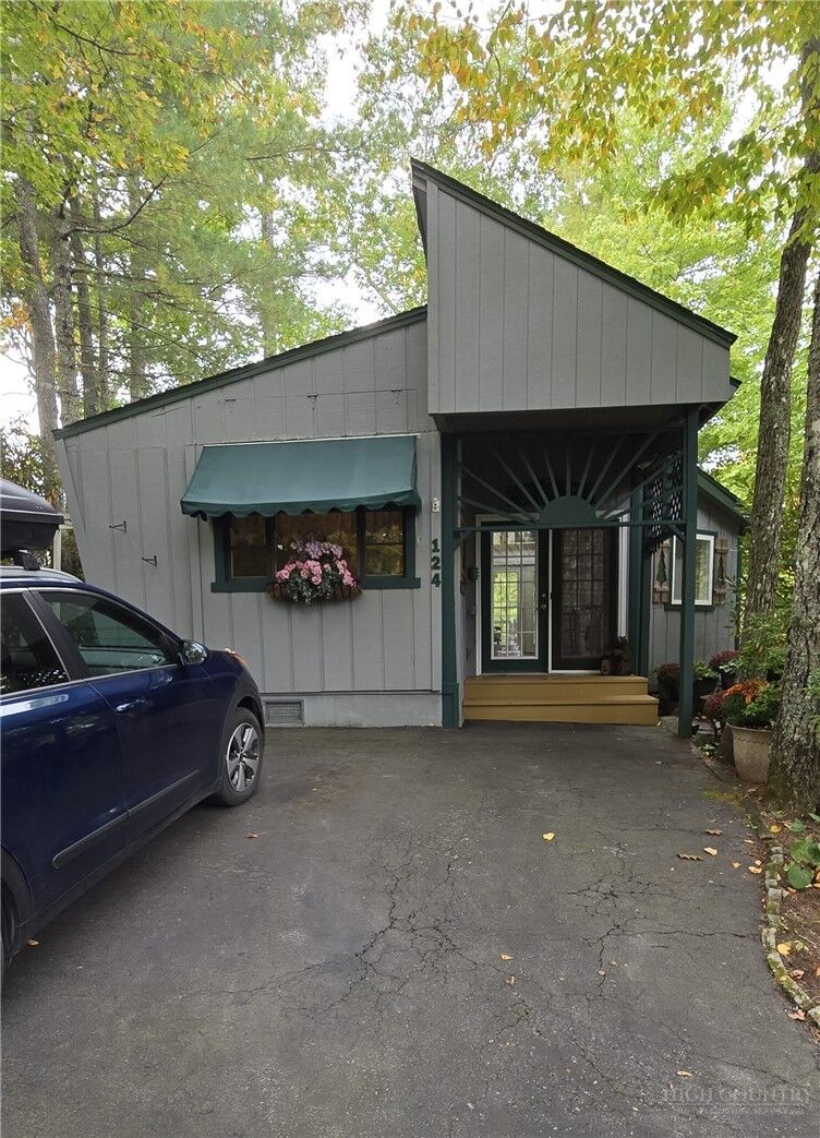 Property Photo: 124 Wintergreen Lane NC 28657
