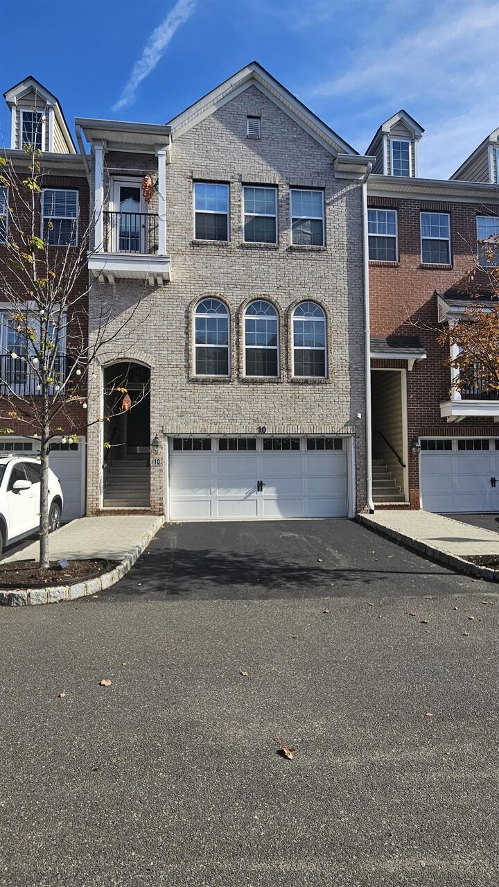 Property Photo: 10 Creekside Ct NJ 07094