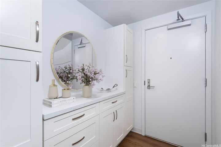Property Photo:  987 Queen Street 2104  HI 96814 