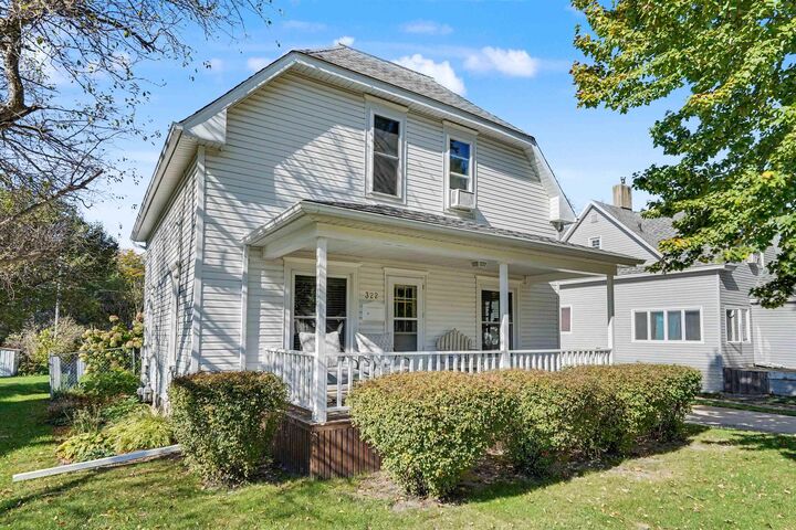 Property Photo:  322 5th Ave SE  IA 50662 