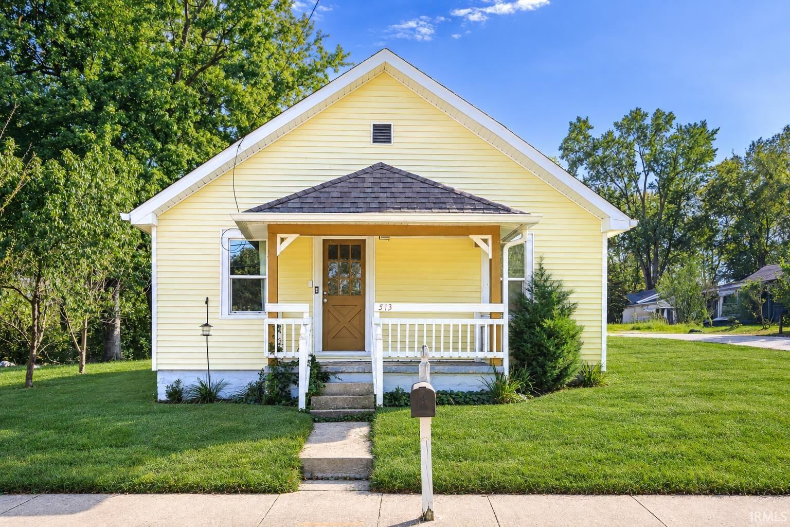 Property Photo:  513 Coolidge Drive  IN 47403 
