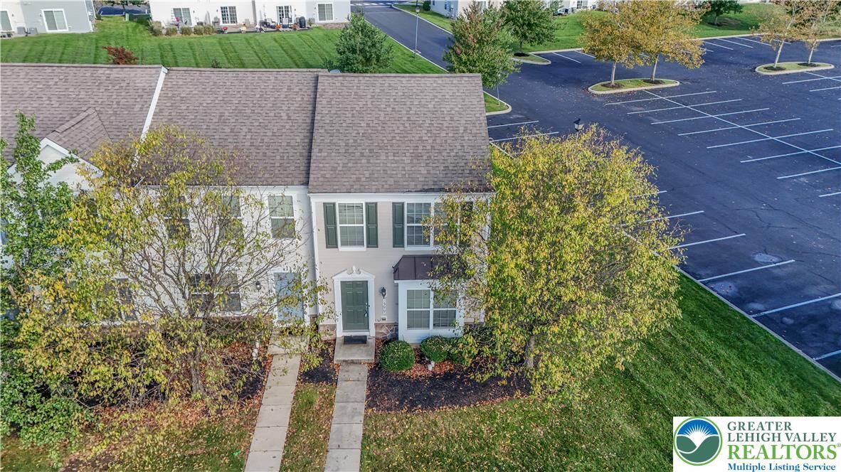 Property Photo: 1399 Artisan Court PA 18031