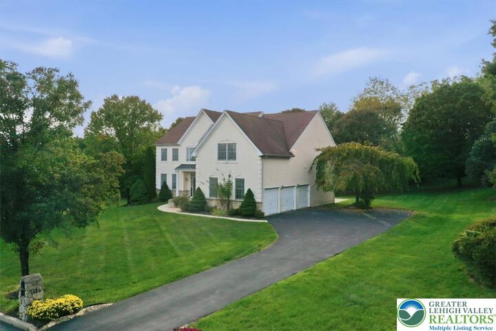 Property Photo:  1422 Morningside Drive  PA 18069 