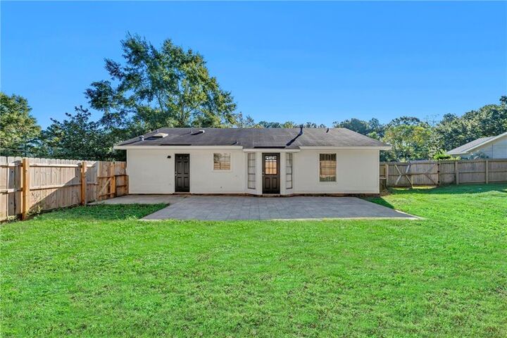 Property Photo: 750 Royal Woods Drive E AL 36608