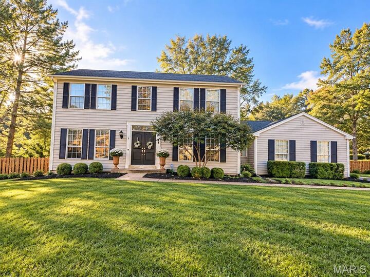 Property Photo:  8 Windfall Ridge Court  MO 63005 