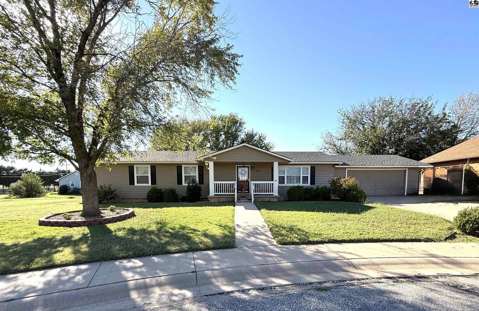 Property Photo:  109 N Lisa Cir  KS 67104 